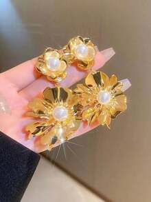 1 Cặp Hoa tai tua rua kim loại hình nơ hoa phóng đại, Hoa tai sáng tạo độc đáo sang trọng của Pháp dành cho phụ nữ - Vàng - Xem 5