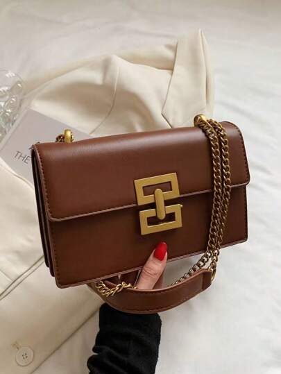 轻巧的商务休闲金属装饰翻盖链条单肩包，适合少女、女大学生、新人及白领人士，非常适合办公室、大学、工作、商务、通勤、户外、旅行、郊游、时尚商务休闲包，适合女士，非常适合办公室、商务和工作