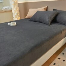 Simple Solid Color Milk Fleece Fitted Sheet Suitable For Year-Round Bedroom Use