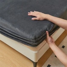 Simple Solid Color Milk Fleece Fitted Sheet Suitable For Year-Round Bedroom Use