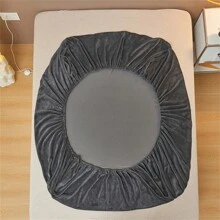 Simple Solid Color Milk Fleece Fitted Sheet Suitable For Year-Round Bedroom Use
