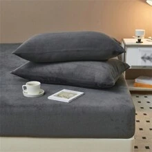 Simple Solid Color Milk Fleece Fitted Sheet Suitable For Year-Round Bedroom Use