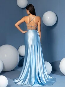 Elegante vestido de fiesta de satén azul cielo con parches de lentejuelas, abalorios, tirantes largos y ondulantes, cintura de malla sexy y tirantes finos de cuello en V para vestidos de noche, fiestas y cóctel en primavera - Azul - Ver 2