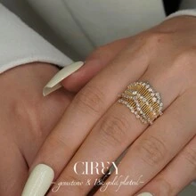 CIREY 18K Textured Gold Lace Vintage Baroque Style Ring With Rhinestones, Women Jewelry Gift - Lips - View 6