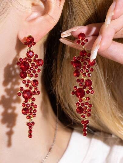 حلق كريستال أحمر فخم طويل زوج واحد للنساء، مناسب للنادي الليلي، الحفلات، الزفاف، الارتداء اليومي