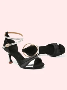 女式拉丁萨尔萨舞巴恰塔鞋，绒面革鞋底，鞋跟高度：约 2.76 英寸（约 7.9 厘米），展现舞者的优雅轮廓和极致魅力。防滑、平衡：防滑绒面革鞋底适合室内地板，防滑性和平衡性好。适合拉丁舞、快步舞、萨尔萨舞、探戈舞、维也纳华尔兹舞、狐步舞、伦巴舞、恰恰舞、摇摆舞、华尔兹舞、迪斯科舞。