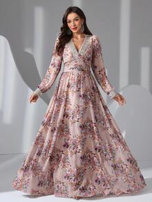 Sukienka damska z długim rękawem i kwiatowym nadrukiem w paski