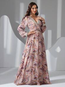 Sukienka damska z długim rękawem i kwiatowym nadrukiem w paski