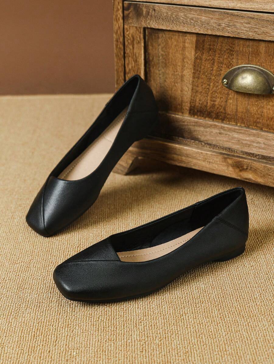 Jil Sander Ballerina's met puntige neus en geperforeerd design Bruin