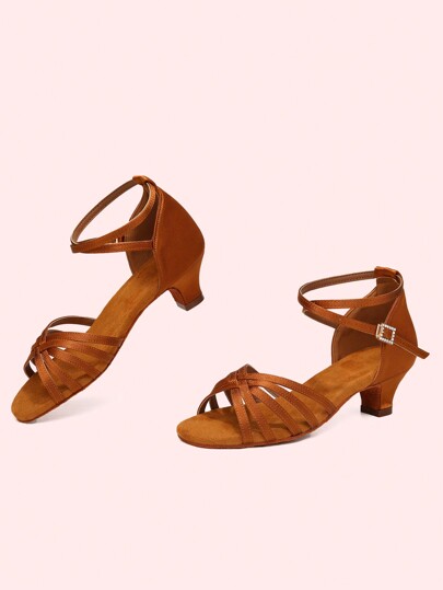 Scarpe da ballo in seta di raso per donna, adatte per ballo da sala, salsa, ballo sociale e pratica da ballo, con un design estetico elegante, linee morbide e silhouette raffinata. Disponibili in due colori classici (nero e marrone) e altezze del tacco (3,5 cm e 4,5 cm) con lavorazione impeccabile e comfort senza pari, assicurano che tu raggiunga  ed eleganza sulla pista da ballo, abbracciando l'arte del ballo.