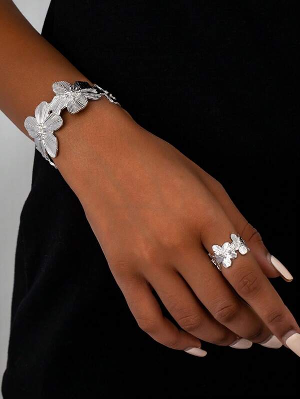 1set (1pc Silver Flower Bangle & 1pc Thick Flower Ring) Vintage Chic Floral Design Silver-Color Bangle And Thick Floral Ring Combo, Tarnish Resistant Long-Lasting Summer Jewelry Set, Suitable For Women's Daily Wear, Parties, Gatherings Valentines,Mom,Mother,Mother's Day,Gift