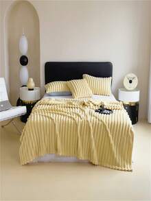 1pc Solid Color Flannel Blanket, Soft Wool Blanket, Multi-Size, Christmas Blanket Dual Use Bedspread And Sofa Throw, Suitable For Office, Bedroom Decor, Room Decor, Usable In Winter And All Seasons, Fits Sofa, Bed, Chair - أصفر - مشاهدة 4