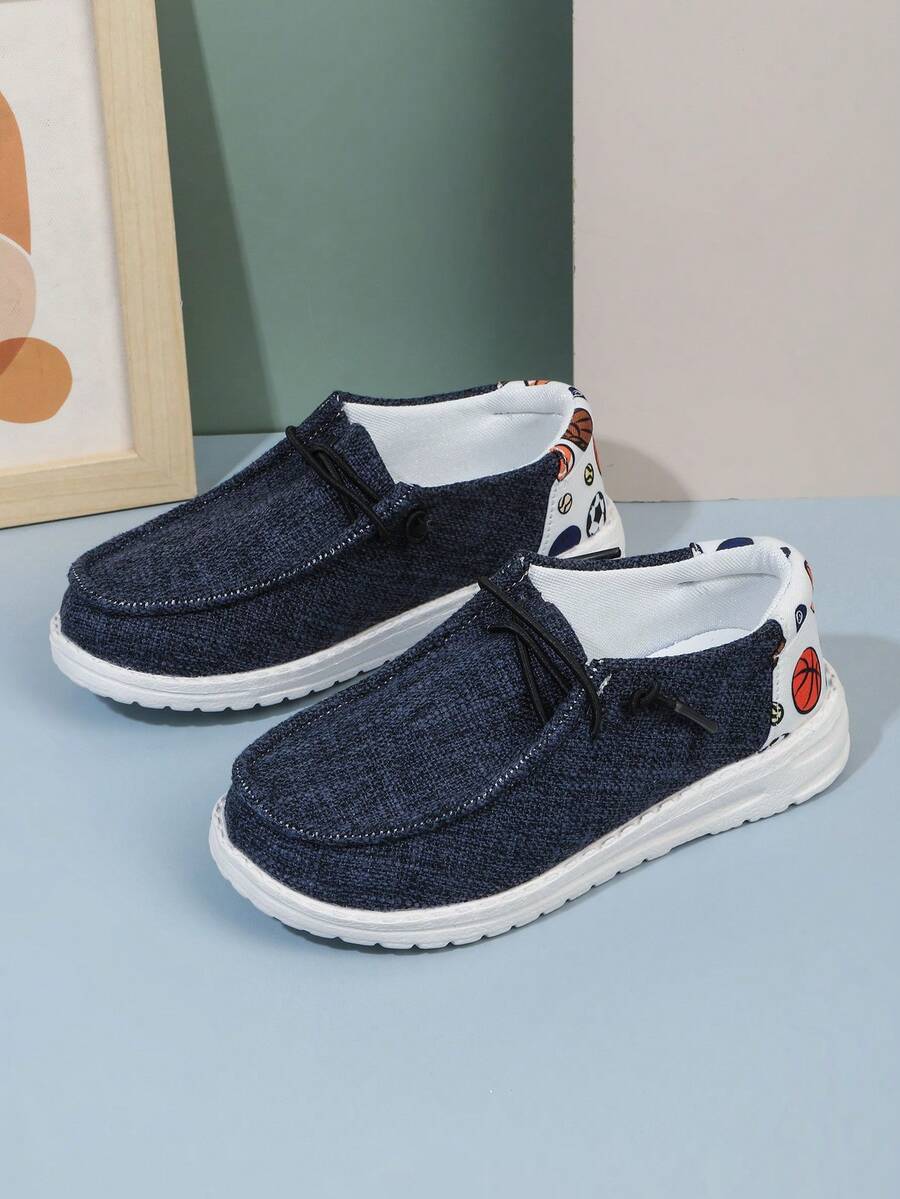 儿童休闲足球印花低帮乐福鞋可爱舒适帆布运动鞋，适合所有季节