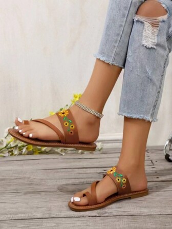 Women's Outdoor Comfortable Plus Size Fashion Open Toe Embroidered Brown Flat Sandals