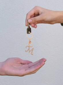1 st., vergulde en met strass versierde eerste letter sleutelhanger, schattige strass sleutelhanger, geschikt voor dagelijks gebruik, geschikt voor zowel mannen als vrouwen, ringtas, sleutelhanger, rugzakhanger, cadeaus voor vrouwen en meisjes, portemonnee en handtas accessoires, eerste letter A-Z