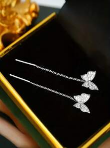 一对银色蝴蝶流苏耳环，镶嵌水钻，优雅别致的法式新娘耳环，适合婚礼、约会、派对、节日等各种场合佩戴。情人节配饰。