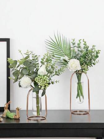 1 件金色金属框试管花瓶，摆放在桌子中央的装饰品，富有奢华感的创意家居花瓶摆件。