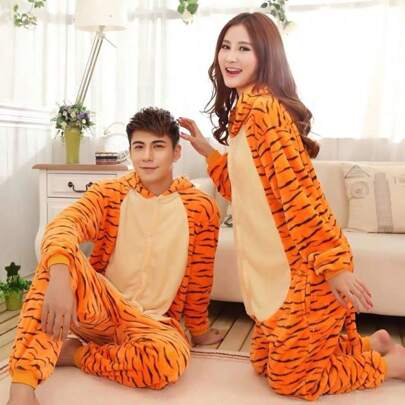Tiger  disfraz pijamas camisón Pijama Mameluco Tigre Adulto E Infantil Disfraz Traje de pijama de tigre Kigurumi para adultos y niños, mono de Animal familiar, ropa de dormir de franela cálida, disfraces de Cosplay de Anime con capucha, Invierno unisex de Animal  para adultos, pijamas de una pieza de felpa cálida para Halloween y Navidad, disfraz de Cosplay para adultos,mujeres y hombres
