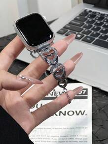 1 pieza Banda para Apple Watch, correa para Apple Watch, colgante pulsera plateado para mujer compatible con Apple Watch de 38/40/41/44/45/49/42mm, ajuste telescópico sencillo y conveniente, correa de acero inoxidable para Apple Watch, adecuado para modelos de Apple Watch S9 S8 7 6 5 4 3 2 1 Ultra2/1, elementos de moda duraderos, se puede combinar con cualquier ropa, cadena de suéter, falda, y se puede usar como regalo para tu novia (Doble diamante de lujo)