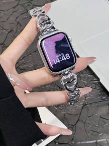 1 pieza Banda para Apple Watch, correa para Apple Watch, colgante pulsera plateado para mujer compatible con Apple Watch de 38/40/41/44/45/49/42mm, ajuste telescópico sencillo y conveniente, correa de acero inoxidable para Apple Watch, adecuado para modelos de Apple Watch S9 S8 7 6 5 4 3 2 1 Ultra2/1, elementos de moda duraderos, se puede combinar con cualquier ropa, cadena de suéter, falda, y se puede usar como regalo para tu novia (Doble diamante de lujo)