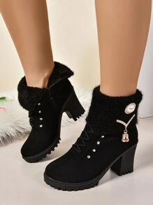 Botas cortas de tacón alto para mujer con forro cálido, decoración de perlas falsas y rhinestones de metal, cremallera lateral y tacón grueso versátil para otoño e invierno - Negro - Ver 6