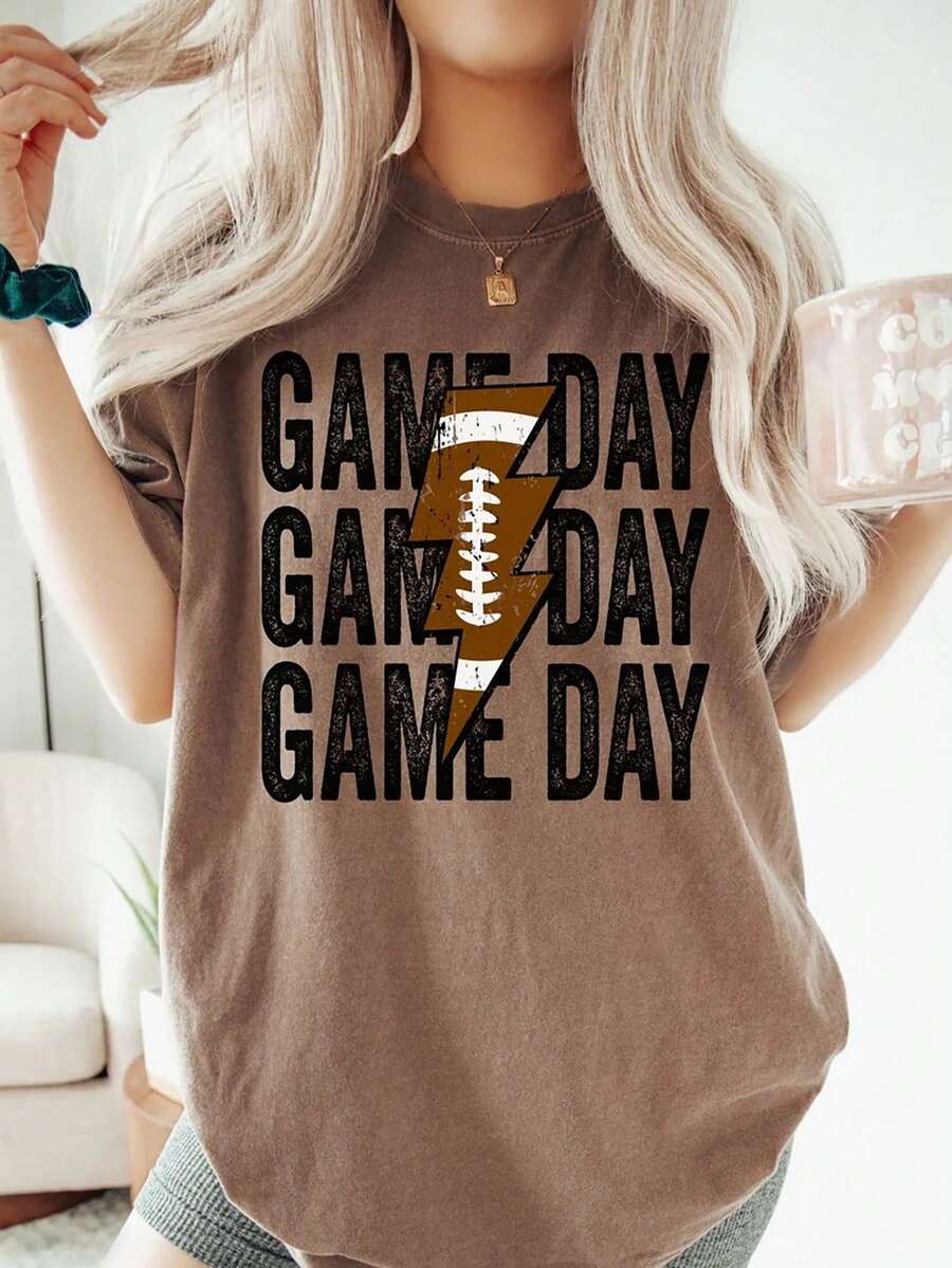 Áo thun tay ngắn nữ in chữ "GAMEDAY" - màu nâu - Xem 1
