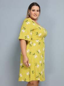 Women's Plus Size Printed Short Dress - flor verde lima - Ver 4