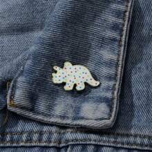 卡通可爱恐龙珐琅胸针，可定制装饰，可作衣领、包包、徽章、珠宝礼品、万圣节胸针，适用于衣服、包包、背包等，适合学校、办公室、衬衫、夹克等秋冬季配饰，适合青少年、青年、男士，休闲、户外、运动、度假、毕业礼物、生日、日常佩戴，趣味教师节礼物，万圣节配饰，教师节服装配饰，包包挂饰，圣诞节男士礼物，包包别针 - 彩色 - 查看 1