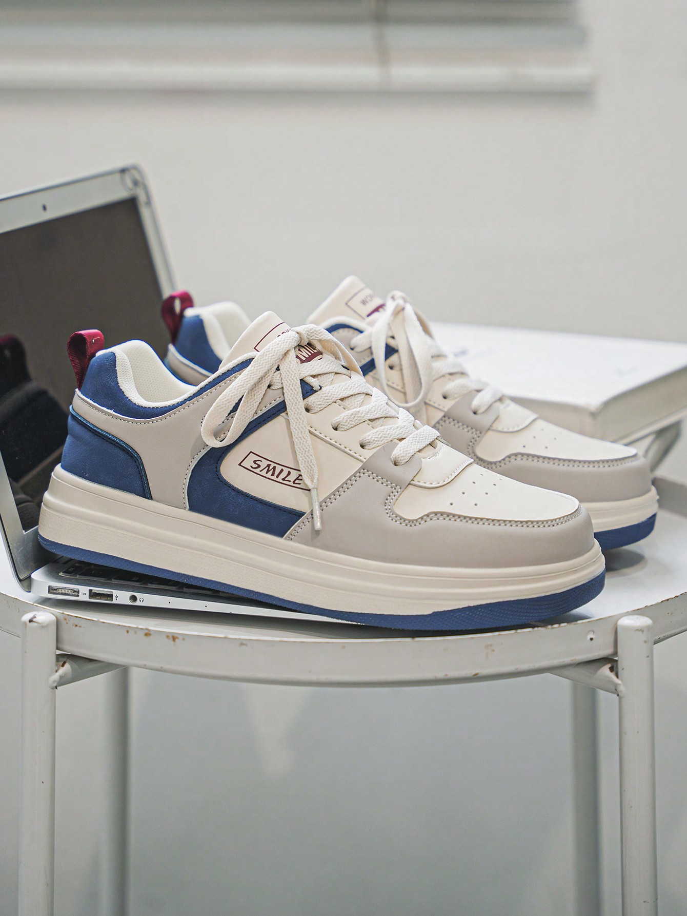 أحذية رياضية كاجوال للرجال بتصميم ألوان مجزأة وأرب...