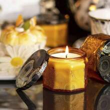 1 个八角形浮雕蜡烛罐，手工制作的大豆蜡八角形浮雕玻璃罐蜡烛，多种香味可供选择，适用于家居装饰、房间香薰、桌面装饰、节日和婚礼礼物