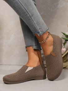 New Lightweight Casual Slip-On Women Shoes Breathable Fabric Loafers, Soft Sole, Suitable For Eldery, Spring & Autumn - Brown - View 4