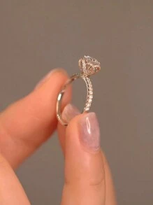 1 pieza Anillo de diseño de cruz cruzada floral de lujo chapado en oro blanco de plata de ley 925, con diamantes completamente pavimentados, estilo princesa, banda de boda, diseño de caja aleatorio