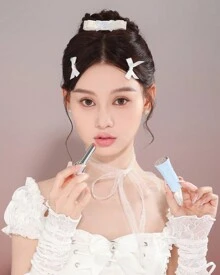 Lápiz labial Swan Ballet Shine de Flower Knows - Luna de plata - Ver 6