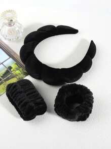 3入組時尚絲絨海綿頭箍和毛絨手腕帶，適用於洗臉、化妝、護膚、派對和外出。同時也可以配上手工編織的手環作為秋季配飾。