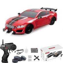 Genial Coche Con Control Remoto De Cuatro Ruedas Con Luces Y,Tracción en las cuatro ruedas, a prueba de golpes y anticaídas, con luces LED, sistema de pulverización - Rojo - Ver 1