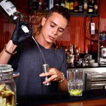 12 Packungen Getränke-Ausgießer, Ausgießer für Flaschen, Alkohol-Flaschen-Ausgießer, Olivenöl, Ausgießer mit Staubkappen, Schnellausgießer, Bar-Barkeeper-Zubehör