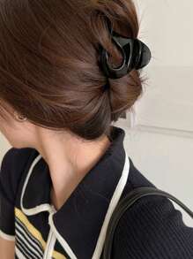 4pcs/1pc Women Asymmetrical Glossy Jelly Color Black, Beige, Brown, Amber 5.5cm/2.17" Light Plastic Hair Clips, Elegant, Minimalist Solid Color Hair Accessories, Suitable For Daily, Casual, Party, Commute, Holiday, Hairstyling, Makeup, Outfit Matching Hair Claws Claw Clips Hair Jaw Clip Hair Clamps Hair Clutch Hair Catcher Clip, School Stuff, College Fall Winter For Vacation Outfits Woman