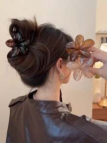 1 pieza Pinza de pelo con flor hawaiana, pinzas de pelo con flor transparente para mujeres/niñas, adecuado para cabello grueso/fino, pinzas de pelo con flor de hibisco, pinzas de pelo, pinzas de flor con agarre fuerte antideslizante, accesorios para el cabello de playa - color café - Ver 6