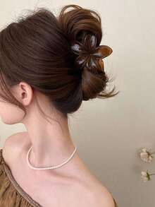 1 pieza Pinza de pelo con flor hawaiana, pinzas de pelo con flor transparente para mujeres/niñas, adecuado para cabello grueso/fino, pinzas de pelo con flor de hibisco, pinzas de pelo, pinzas de flor con agarre fuerte antideslizante, accesorios para el cabello de playa - color café - Ver 5