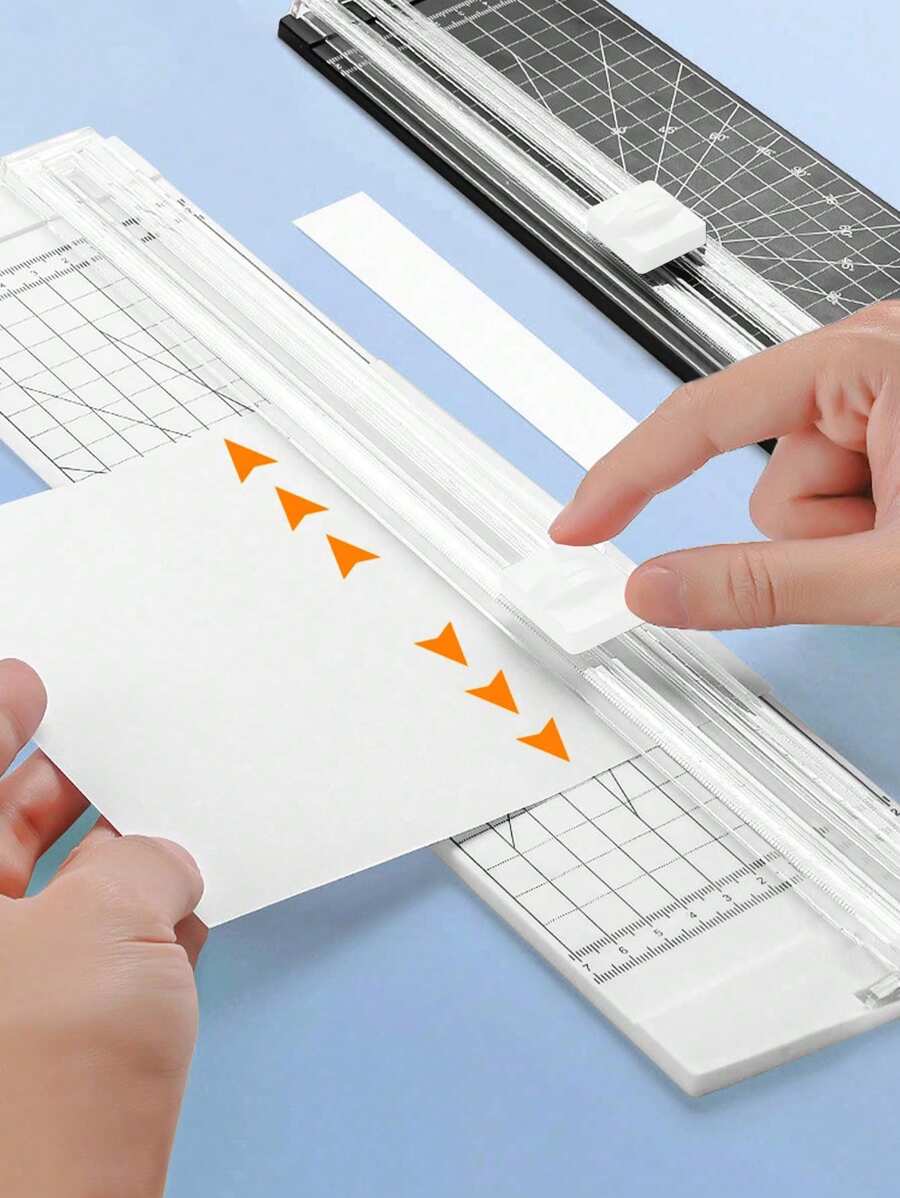Máy cắt giấy đa năng 1 chiếc, cắt hai chiều, có chức năng bảo vệ an toàn tự động và thước kẻ bên hông, thích hợp cho giấy Kraft, phiếu giảm giá, nhãn, bìa cứng, cắt ảnh, lưỡi dao thay thế được, đồ dùng văn phòng, vật dụng cần thiết cho năm học mới.