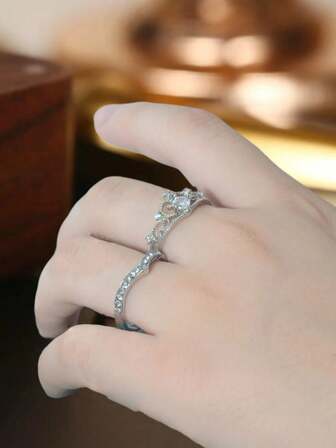 2入組豪華皇冠和公主切割立方氧化鋯戒指，適用於女士生日，男女皆可用作訂婚或結婚戒指