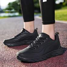 一雙男款運動鞋，皮面防水黑色運動鞋，防滑耐污，適合休閒工作和跑步。 - 黑色 - 查看 4