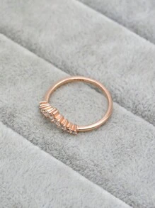 女士纯银 V 形钻石皇冠戒指，轻奢百搭的婚礼珠宝 - 玫瑰金 - 查看 5