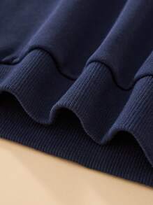 年轻男孩长袖运动衫，卡通挖掘机印花，时尚秋冬风格