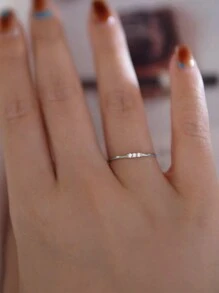 BALMORA 1枚925纯银复古简约三石锆石戒指，适合女性/女友日常佩戴，也可作为生日或友谊礼物。