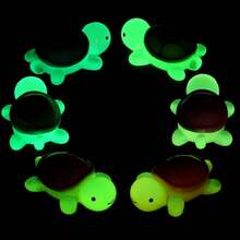 5/10 piezas Mini tortuga que brilla en la oscuridad, figura decorativa luminosa de criatura marina modelo, color aleatorio - Multicolor - Ver 4