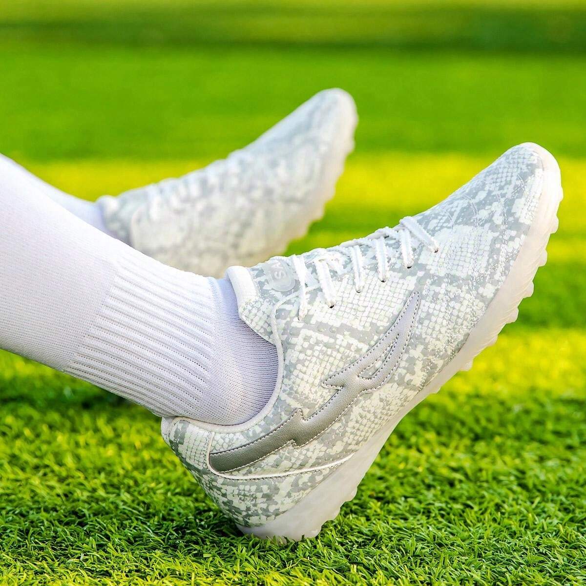 womens indoor soccer cleats