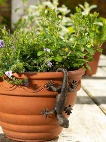 Whimsical Gecko Garden Statue - Resin Hanging Sculpture, Suitable For Outdoor Decor, Cartoon Animal Theme, For Ages 14+