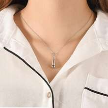 定制个性化雕刻宠物纪念项链 - 雕刻姓名、日期等。泪珠空心心形不锈钢香水瓶项链，骨灰盒吊坠，配链和天鹅绒袋