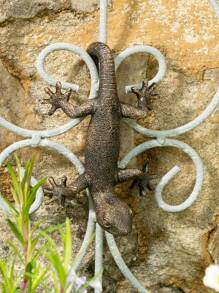 Whimsical Gecko Garden Statue - Resin Hanging Sculpture, Suitable For Outdoor Decor, Cartoon Animal Theme, For Ages 14+